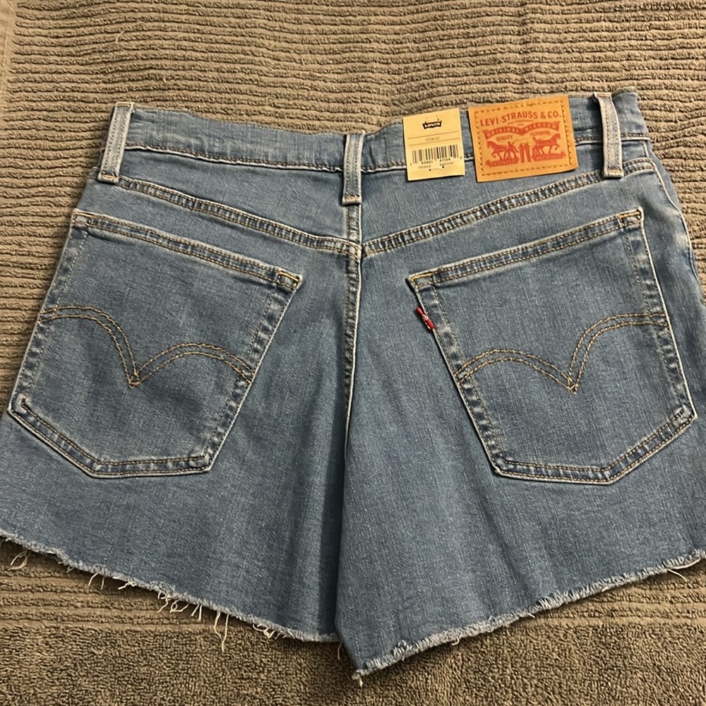 Levi’s High Rise Shorts - Picture 2 of 2